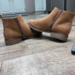 Sonoma Tan Suede Heeled Boots